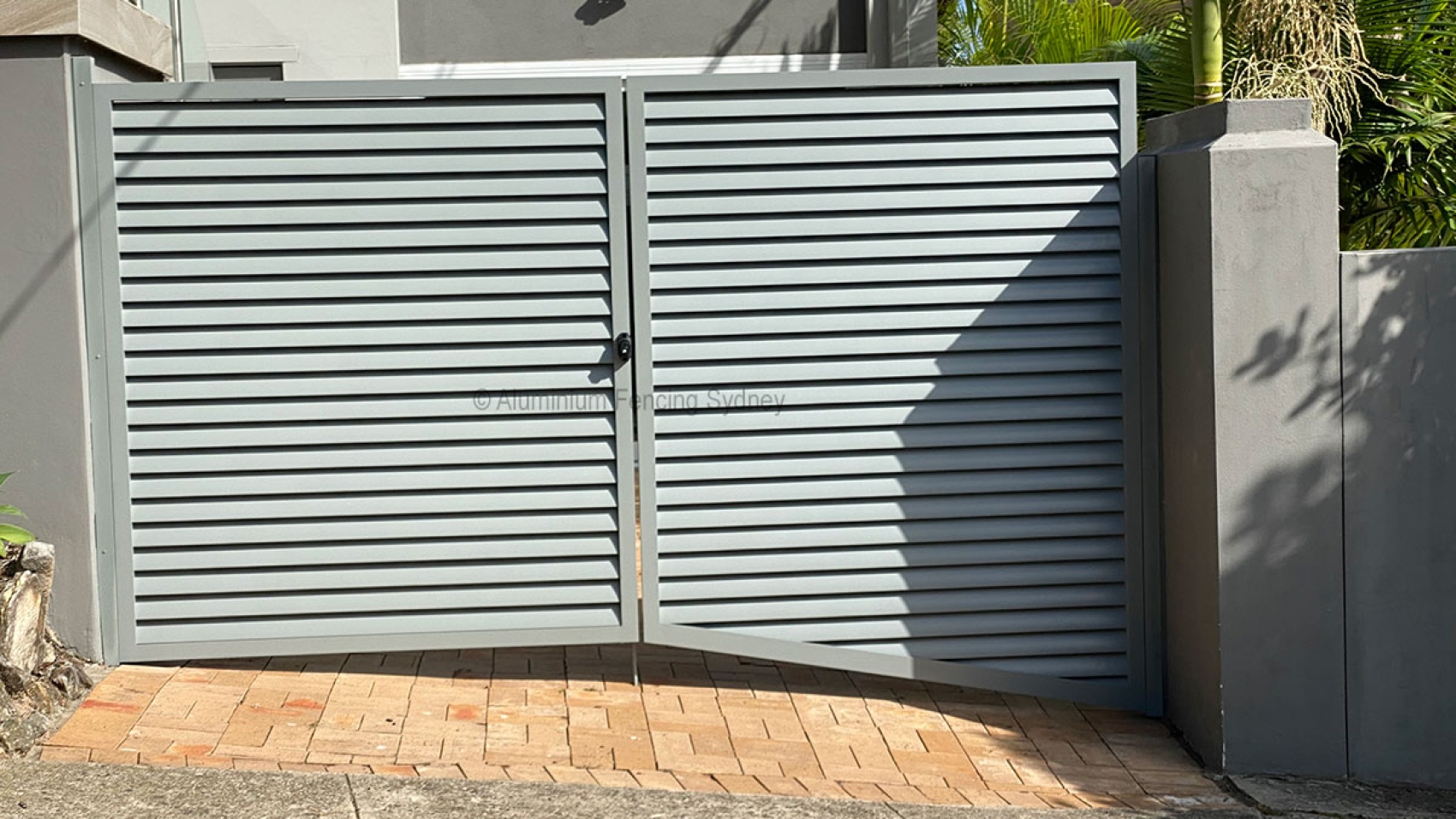 Aluminium Fencing Sydney - Horizontal louvres double security gates