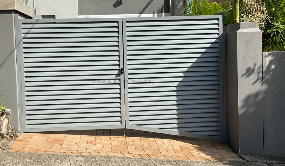 Aluminium Fencing Sydney - Horizontal louvres double security gates